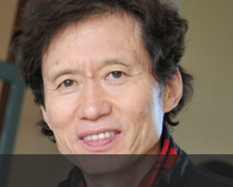 Bill Zang (Zang YanBin) yra 2009 m. įkurtos Kinijos audiovizualinių įrašų industrijos asociacijos pirmininkas. Nuo 2007 m. jis buvo Šanchajaus sinergijos kultūros ir pramogų grupės (SSCEG) viceprezidentas. Ši grupė 2008 m. tapo pagrindine platinimo kompanija Kinijoje. 2000 – 2007 m. Bill vadovavo Taiwano įmonės Rock Record Kinijos padaliniui. Savo karjerą muzikos industrijoje Bill pradėjo 1987 m. Šanchajaus audio-video leidykloje (SAVP), o 1992 m. buvo jos viceprezidentu. SAVP yra viena pirmaujančių Kinijos įrašų leidybos kompanijų. 